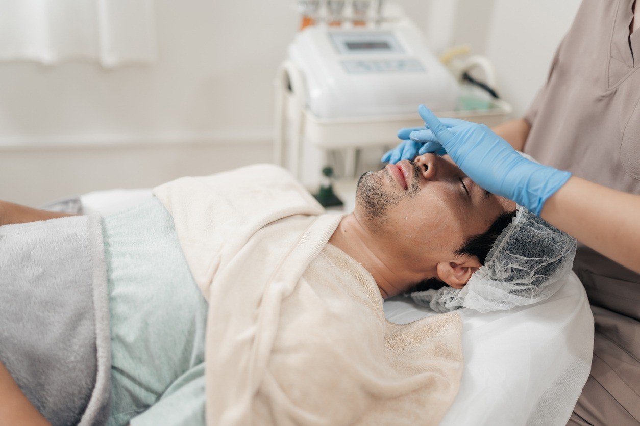 タイ・バンコクの病院でニキビ跡治療｜クレーター肌・赤みを改善